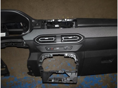 105575786-e43ea9f9-f2b2-472e-9e69-a108dfd25ff9-Piece-Tableau-de-bord-DACIA-JOGGER-BREAK-10i-12V-TURBO-TCE-90-ECO-G-HYBRID-0a79dd7c1ab925f7c28c68a12835e52f870316f3ae46c14562a16636f76070db_m.JPG