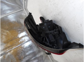 105576954-78f85608-d74d-4056-9eba-e598b56cb947-Piece-Feu-arriere-principal-gauche-PEUGEOT-c5355677242a81043145b90d77c14a0c69ddaebcf577325ce4d3610822e5e7af_m.JPG 2