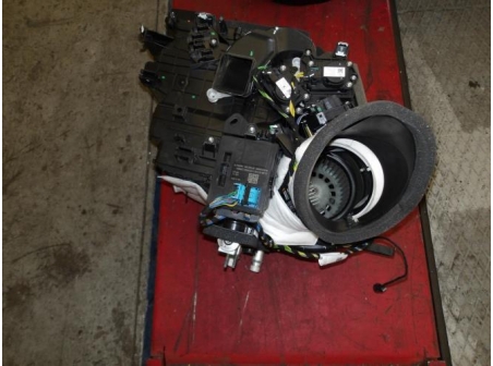 105645178-6a58ea16-2cf6-4a43-ac79-c0893d305575-Piece-Bloc-chauffage-PEUGEOT-a283e376318cff7616ca6ba49cc6c0d12d7a49fe39430188d907eece1b0e6a14_m.JPG