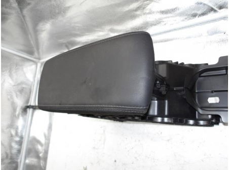 105646097-c3140dc6-d00a-41cf-9c2e-dc7a83ac1c0c-Piece-Accoudoir-PEUGEOT-32b5e9f138dc9c16d1c71f616ef15b81159e0fbfa76cf01d94956eca3eb10425_m.JPG