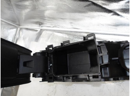 105646097-accea1d1-06a4-4d75-aaa1-246bea871323-Piece-Accoudoir-PEUGEOT-8561bba2485cf323f0b8afb164561ad3370ffa11853cfb2641a282edfb27b824_m.JPG