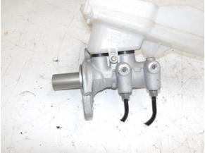 105651136-929b2c94-80ce-4e18-86d4-6c653dcdf7b3-Piece-Maitre-cylindre-PEUGEOT-2008-2-12-PURETECH-12V-TURBO-c7029e9b2d98ecb7e9257dfe867c3b2ce2fac9afcf556ccbf9d7be266770388e_m.JPG 2