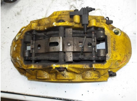 105669369-702e363e-e9e2-4fe7-b80b-8d9144ded484-Piece-Etrier-avant-droit-MERCEDES-4e972bc08c34021faa0e84e47778e40704facef0200072626a2c841caef2876a_m.JPG