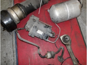 105669620-ac7b0314-d70c-40cf-8ad0-a1ce4166ccab-Piece-Amortisseurs-avant-MERCEDES-c5cff0a5760c1abe29d7e6ea9b70a5572c30b500a4f280134f8ee8d45843b76d_m.JPG 2