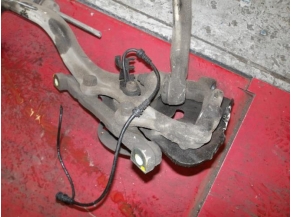 105670394-a8683003-dbfe-4cd2-ba19-82e0c7ae999e-Piece-Moyeu-avant-gauche-MERCEDES-f3e42276fef7a5695927f0e33d77f17cb4315c8198bd314e6b11948172cbf9a6_m.JPG 2