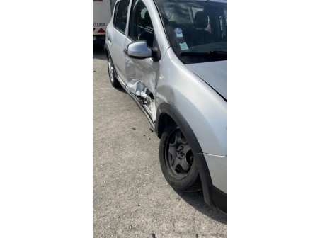 Vehicule-DACIA-SANDERO%202%20PHASE%201-2014-8070578afcd06412365637efb5821edf1a566aecaecb6d14db0d74b3574fb48e_m.jpg