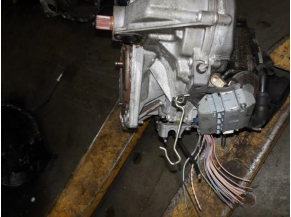 105731190-4321719e-38ff-4194-b6a9-3acb60c0ed54-Piece-Boite-de-vitesses-PEUGEOT-308-1-PHASE-1-16i-16V-6c6753dfd4ce05b21bb798e8f637ee9dbd849643869235970cc7755bb7382e62_m.JPG 2