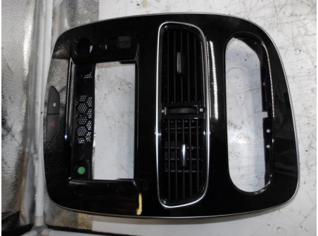 105779639-427a8b59-3756-4994-9a9b-3163f66420d2-Piece-Facade-autoradio-RENAULT-cd1e57c10a6621b84a84faf83004761ba69cd72cdcdde1046bcea768fa6f4ac2_m.JPG