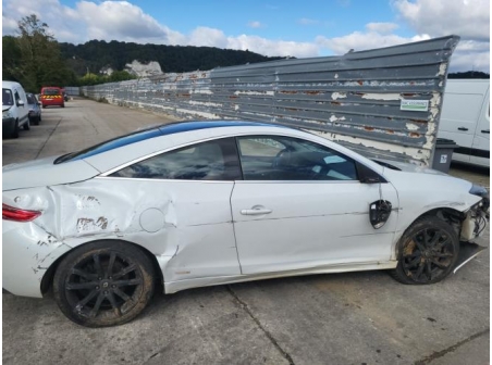 Vehicule-RENAULT-LAGUNA%203%20PHASE%202%20COUPE-2014-fe3ac4644a933facf05f9111e3b59410a811a3fa17d24d152a8c3fb9161e5c83_m.jpg