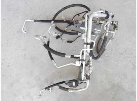 105871938-4239c86a-be73-4910-94ff-94b244142b19-Piece-Tuyau-de-climatisation-PEUGEOT-208-2-E-208-52e7fb1281018e5b1205f8d0ef623397eb2c8b5f2d39c4dc5de3d5227d3246a4_m.JPG