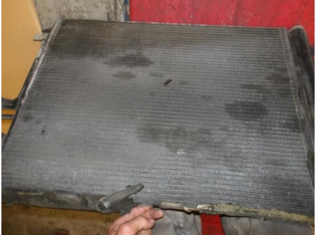105879766-22d02b9c-96ef-428f-b789-80019539967c-Piece-Radiateur-clim-FORD-9698d3dd80d03f4d0e6666fdae831cc591498a7ac87b60ac54b5c9c756bfe6ea_m.JPG