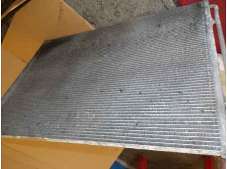105885723-0b6a3e35-7136-4068-a563-11c4bf3efb15-Piece-Radiateur-clim-BMW-SERIE-5-F10-PHASE-1-520d-20D-16V-TURBO-9c60f4d9ed8304275c2eb4cffbd94a02b03a30e16c4b55fe025dc1a947e1bc00_m.JPG