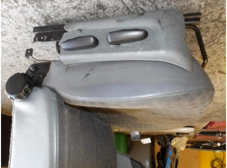 105992082-243a9b18-7ad4-4e72-b3fc-9a3aa9cb2ca1-Piece-105992082-Siege-avant-gauche-1635786-FORD-TRANSIT-4-22-TDCI-16V-TURBO-2733e3883b65a3042ad613eb21404f6da8097d2ed3bd9aa17879b8a2c615d1f0_m.JPG