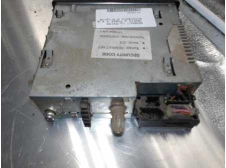105929327-ca107d74-c3fc-422d-8d55-c372aeed097f-Piece-105929327-Autoradio-dorigine-8200633634-RENAULT-TRAFIC-2-PHASE-2-20-DCI-16V-TURBO-3e1c19f18fd43dacd07e633313a4858a98e9c082652be27300a5f6701422a582_m.JPG