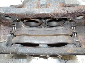 106142116-73337168-ba6a-43a8-a733-89aeaa6fa2f1-Piece-Etrier-avant-gauche-CITROEN-JUMPY-2-16-HDI-8V-TURBO-c47c6bdd3e9849aad4ece13fc5b7ec3f0efc54030f3754a26176d61cd81cd3a2_m.JPG 2