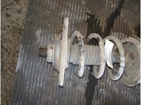 106245253-a2f9b6ed-7e6c-4761-b1a6-088320bef7f3-Piece-Amortisseur-avant-droit-PEUGEOT-EXPERT-2-16-HDI-16V-TURBO-4eb489253585bd76f570bbf820561e3095e1e3e41aa534b914caa4b00a7372a2_m.JPG
