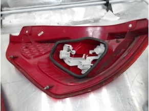 105794780-a75c72bf-287d-499e-a301-2acfec45ce8b-Piece-105794780-Feu-arriere-principal-droit-1709552-FORD-FIESTA-6-PHASE-1-14-TDCI-8V-TURBO-075f85a4a141883956f35c08ac7f3b402eaf9b68d308f37c670c2d42b33bbf36_m.JPG 2