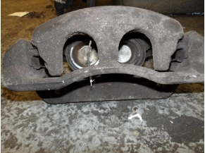 106205242-d0d7a89d-0a08-42b2-9456-ffacdabd2257-Piece-106205242-Etrier-avant-gauche-1607731680-PEUGEOT-EXPERT-2-20-HDI-16V-TURBO-b45c49f3599185ea4c390607496f20a3309d02ef58e648c7c57c86b3051ced09_m.JPG 2