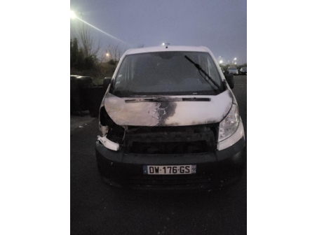 Vehicule-PEUGEOT-EXPERT%202-2015-1ca1bc4f349d2b42ecb82b0f4f16b1d134e91d83bfc391ee550ad915713f79bd_m.jpg