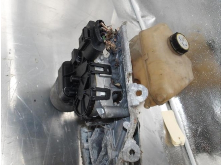 105795283-b2e0fec7-be11-4bd1-9ef7-b69209f15b6f-Piece-105795283-Moteur-essuie-glace-avant-1698869-FORD-FIESTA-6-PHASE-1-14-TDCI-8V-TURBO-3f5459421db3195779d8f55c1bdcfe88b89c5855accd29173a030de5bd062363_m.JPG
