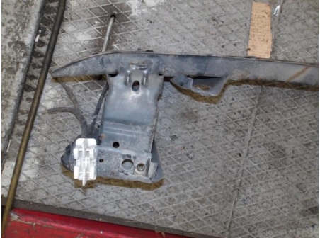 106261494-1ad58b60-f0ee-4460-82d3-e5b3d382ebc1-Piece-106261494-Renfort-pare-choc-avant-FORD-FIESTA-6-PHASE-1-14-TDCI-8V-TURBO-da2f4ae8d49c0bf1902de7861da07ac466405cc28c384634edd5b48390d033c6_m.JPG