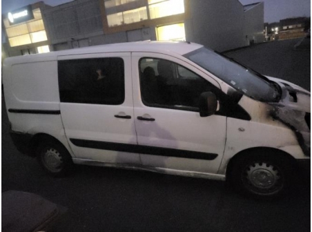 Vehicule-PEUGEOT-EXPERT%202-2015-361aed808f91942464cbcfe5b457bfaaf5cba5d2f00db2ba84694251a023dc95_m.jpg
