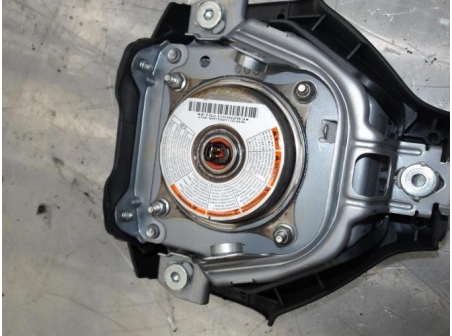 106357663-0d03f084-d957-49f6-a64f-e4fbd067f1ca-Piece-Air-bag-conducteur-SUZUKI-SWIFT-3-13-DDIS-16V-TURBO-063d761459c6b8c57117b88b33e759a06dfd06af61ff68cc683d0f86816b5711_m.JPG
