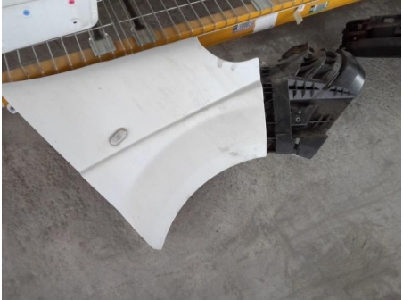 106373698-b1e2adfc-17d5-4742-801b-bf06aed656eb-Piece-Aile-avant-droit-RENAULT-ad6bcdd13d638215f90e7d1b426b91f4ca160a2d5033e249c4acc2371aad9626_m.jpg