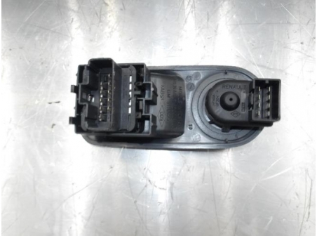 106416721-7d1af2e6-2b3c-4492-8cfe-0e3902cd75f3-Piece-106416721-Interrupteur-de-leve-vitre-avant-gauche-RENAULT-TRAFIC-2-3232926616ff78d9df015f474c349e5be32fae3b9a1ee454cb9400cd3c1fe1fc_m.JPG