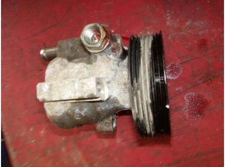 106416812-14af6f8f-151d-4b38-a250-d81af388e25e-Piece-106416812-Pompe-de-direction-RENAULT-TRAFIC-2-0372e2d186b0faeaac9a9870c4f4aaca5181cce1b3bf34e4d7bb1f26452d0374_m.JPG
