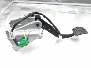 106416921-ab0711b4-c714-47b3-a153-ed4b1010a864-Piece-106416921-Pedale-de-frein-RENAULT-TRAFIC-2-2bc813cfc4bf5765b774ca2df7fed94089c3d221e30d7bd5413d46d1d68d5b5e_m.JPG