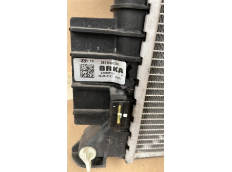 106441874-168f872b-86b4-4879-9977-32956d7ed031-Piece-Radiateur-eau-HYUNDAI-349899794ad948b29b67b6fb4dbbee97a721bd41eb3a7f0f86f518910b6fee4c_m.jpg