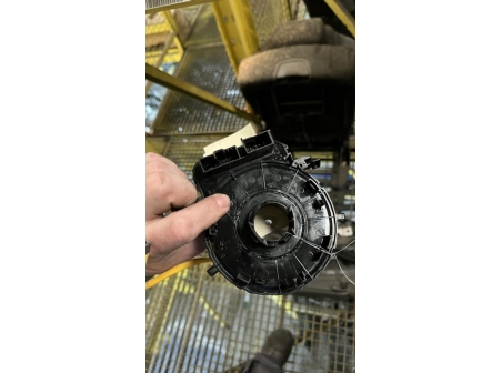 106442636-7cd3b560-0243-4988-a2d2-31e8572dd722-Piece-Contacteur-tournant-HYUNDAI-529479f0f2c9462ff3d4d04bab3282d136e6bd07bd0bc603a97524d43200cab1_m.jpg