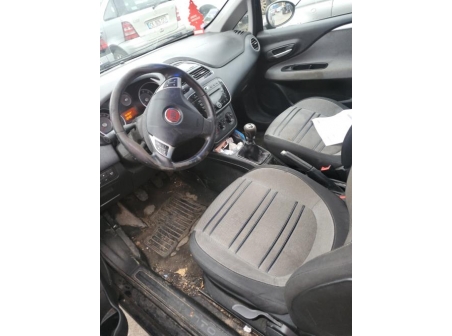 Vehicule-FIAT-PUNTO%20EVO%203-2011-5444197428bad4a9fa14a22c9270be69b51611513d4085117964fdda08b6172b_m.jpg