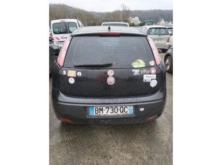 Vehicule-FIAT-PUNTO%20EVO%203-2011-4c2f312e48f6281e3ae54547566327a21d238519f8e2ee48dfe1a328a86442c1_m.jpg