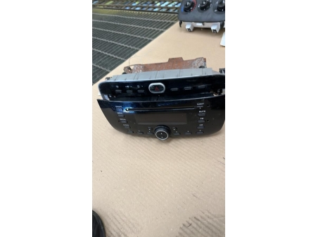 106463504-0ee9cd57-f056-4053-b805-af1c5392bed9-Piece-Autoradio-735597878-FIAT-75ebcb9bdfdc346edee86d2738cdcb4de3f7cdba3ad3830f6e5dd2ea4eaaa0a2_m.jpg