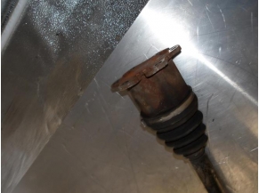 105667629-ba13283a-308c-4ecf-8877-c68b0b0481fa-Piece-105667629-Cardan-gauche-4F0407271G-AUDI-A6-3-PHASE-1-30-TDI-24V-V6-TURBO-QUATTRO-4X4-64e767fb4122b0c1b38de5dc137d75790a9889bfc21b6a2c795e458d426565ac_m.JPG 2