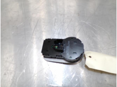 106137245-00805a41-4da5-4071-914e-1f7f7cfc1dbd-Piece-106137245-Commodo-phare-98320466YX-OPEL-CORSA-F-12i-12V-TURBO-e0fa356a7b1130c139732a9bbfc8992d0c212e62f9507dbcb2005e59ec4fb65a_m.JPG