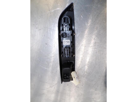 106137247-69f28d97-eb6f-40af-bfc2-b29340aab460-Piece-106137247-Interrupteur-de-leve-vitre-avant-gauche-98421760ZD-OPEL-CORSA-F-12i-12V-TURBO-6585c32f39ea13e52bb3f06bbf511bcaec46d52e85b044247720a6d4bda2723a_m.JPG