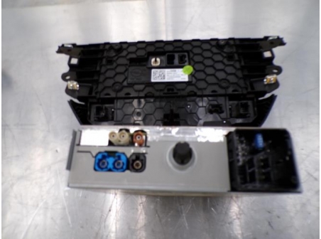 106603449-dc35c39d-cb63-431f-a885-88aa6c4e7fbd-Piece-Autoradio-dorigine-OPEL-CORSA-F-12i-12V-TURBO-0672c4ca1a45ae4cbae469ae5327a9e5aaf45ce53fe1a91a5431f1704fb4ebd9_m.JPG