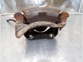 106133992-581712d8-b171-44ef-820b-a4a8b4b9eea9-Piece-106133992-Etrier-avant-droit-7701201770-RENAULT-TWINGO-2-PHASE-1-15-DCI-8V-TURBO-c66979070248f2e19da574fa239a380f9a64f8616ed4cb2f6a3a30aafcdc1a78_m.JPG 2