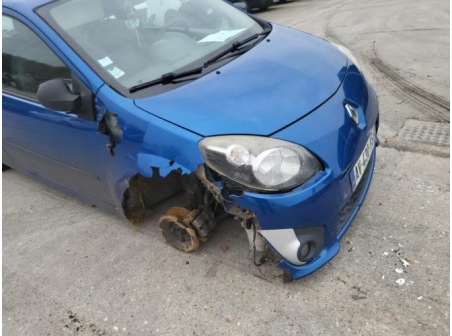 Vehicule-RENAULT-TWINGO%202%20PHASE%201-2010-a3be19b73f272d80d33154e17d1a3a183576244921ee3a8f7d8fa35df4830ab9_m.jpg