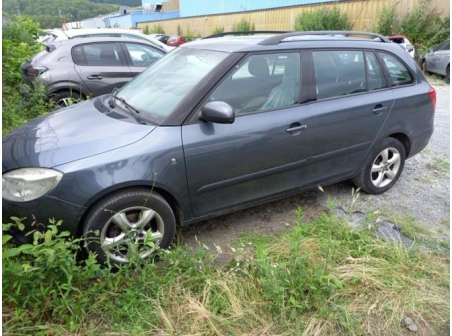 Vehicule-SKODA-FABIA-2-PHASE-1-BREAK-2009-e368be3b975b6a8e6965ad418820288bdcaf739c6dda881039aecefc5e36d5d3_mtn.jpg
