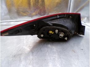 106059500-94b634e5-b0ab-4bb5-8aac-48d8cda67f36-Piece-106059500-Feu-arriere-principal-droit-B45A51150B-MAZDA-3-3-PHASE-1-20i-16V-e56317862cb5051d70d647c05aee8b318da60c692aa589c63ab6c04fd9aac0f4_m.JPG 2