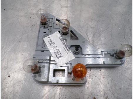 106060103-24c031c0-b918-4ea3-b25b-acf7915a09dc-Piece-106060103-Platine-feu-arriere-droit-MERCEDES-CLASSE-C-203-PHASE-2-200-22-CDI-16V-TURBO-4efd26e813f6c7232e639773a82a71c39b3f90eaabd22883b445fbeb83ea613f_m.JPG