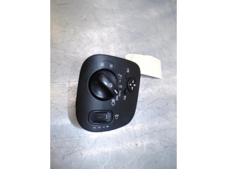 106060120-bbc05219-2bd9-4a50-b3bb-8e15ce771c58-Piece-106060120-Commande-de-phare-2038000673-MERCEDES-CLASSE-C-203-PHASE-2-200-22-CDI-16V-TURBO-a9b0fbcd78a3bb838c870a0e692c4683104d3751d90753b8e7d6f3b406a3dfe8_m.JPG