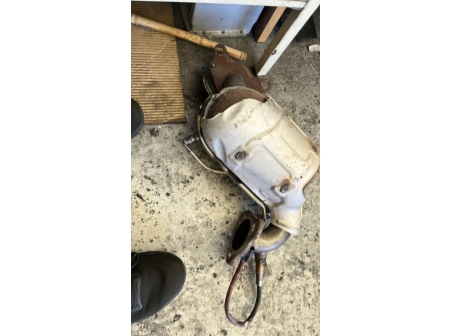106822741-58f21bef-8c47-4fce-86f5-ce1a324653f1-Piece-Catalyseur-echappement-RENAULT-MEGANE-3-PHASE-3-BREAK-fd010835b86ded6aba857e5370caaa8efdd7dde52837745dad2c575b75e4294a_m.jpg