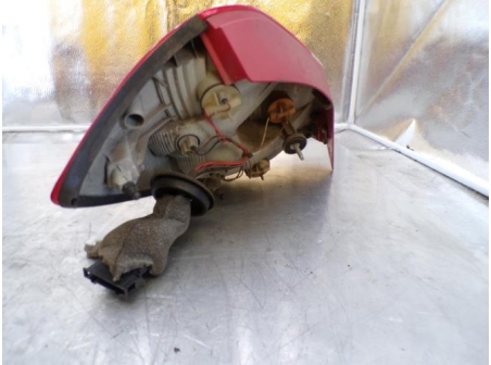 106863545-0b97f7ef-b5e1-4564-b638-868e130b4e96-Piece-Feu-arriere-principal-droit-SKODA-FABIA-2-PHASE-1-BREAK-14-TDI-6V-TURBO-eb8eef9f6a171bacbfb550b2dc3ba0e1cc4e7c8b573c320b5b37099e0dc4a8d7_m.JPG