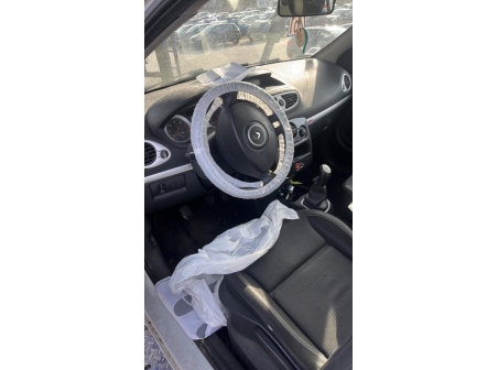 Vehicule-RENAULT-CLIO%203%20PHASE%202-2011-2e7c36603daa48ee99fcc90b804b5ecf2733b0cad2a6b0325cf6bcc04fc2dc00_m.jpg