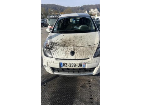 Vehicule-RENAULT-CLIO%203%20PHASE%202-2011-6d4324ec898186e55dcfc0b6e3cbd0ff599702cef219a6eff7b71ececb90f714_m.jpg